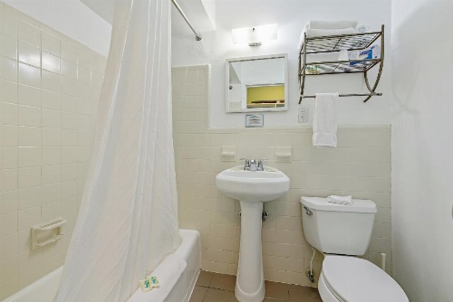 Hollywood Beachside Boutique Suites image 11