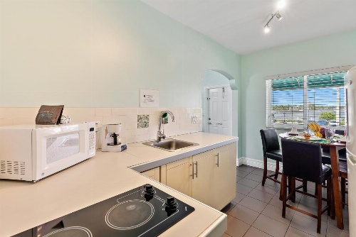 Hollywood Beachside Boutique Suites image 13