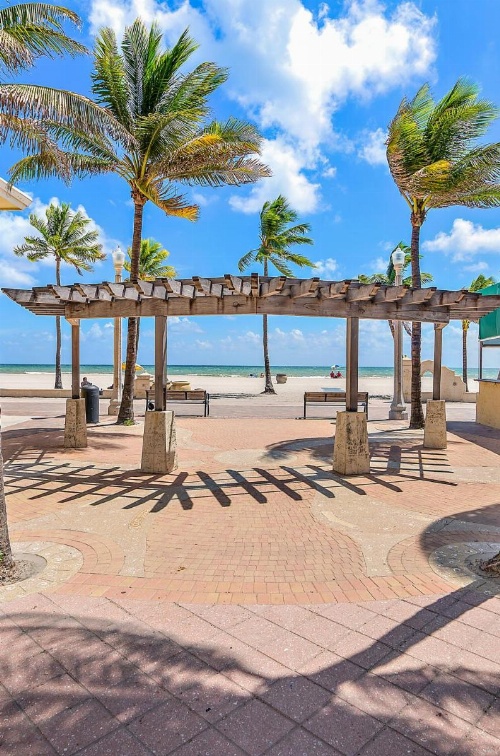 Hollywood Beachside Boutique Suites image 14