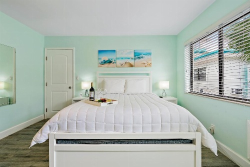 Hollywood Beachside Boutique Suites image 24